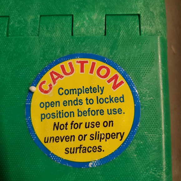 Foldable step stool - Picture 3 of 4